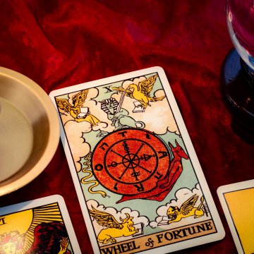 psychic services keen kasamba comparisom tarot cards lit candle 